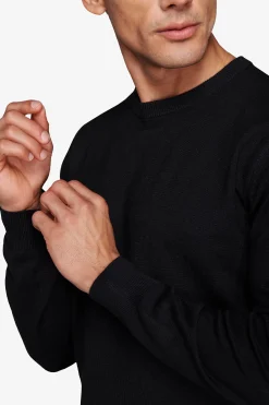 Black basic crew-neck jumper