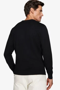 Black basic crew-neck jumper