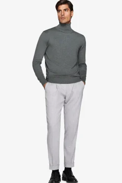 Green basic turtleneck