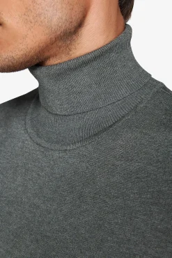 Green basic turtleneck